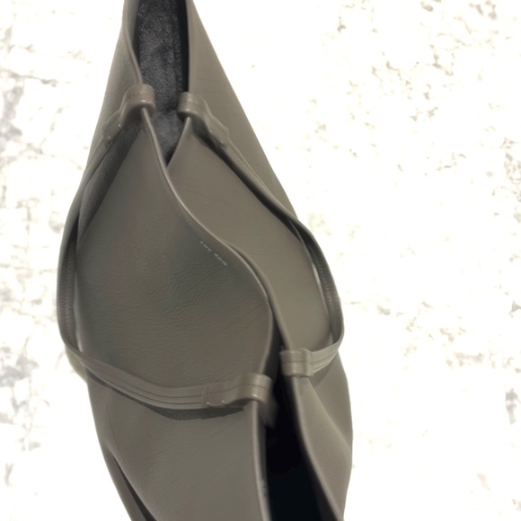 The Row XL Park 3 E/W Tote - Picture 4 of 8